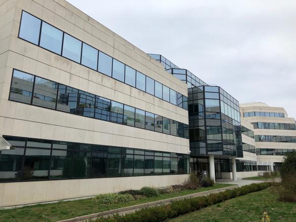 Bureaux à louer à Vélizy-Villacoublay dans immeuble indépendant rénové