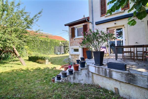 Maison individuelle de 133 m² utiles sur terrain de 451 m² cave buanderie cuisine d'été et appenti