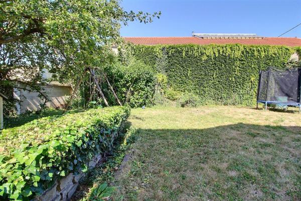 Maison individuelle de 133 m² utiles sur terrain de 451 m² cave buanderie cuisine d'été et appenti