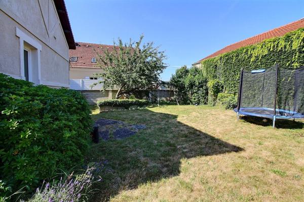 Maison individuelle de 133 m² utiles sur terrain de 451 m² cave buanderie cuisine d'été et appenti