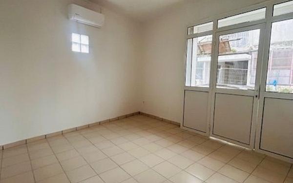 Appartement à louer    2 pièces •  Pointe-à-Pitre