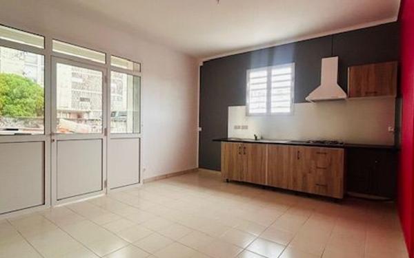 Appartement à louer    2 pièces •  Pointe-à-Pitre