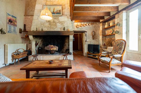 Agen (47000) Propriété authentique à la campagne avec dépendances et piscine sur 6,5 ha