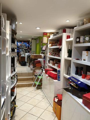 Dpt Haute Savoie (74), LA ROCHE SUR FORON Local Commercial à louer avec Droit au bail