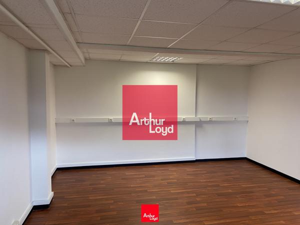 ECHIROLLES BUREAUX A LOUER DE 86M² EN ENTRESOL