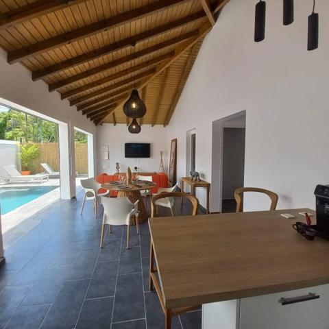 Maison neuve, 3 pièces plain pied, meublée à vendre à SAINTE ANNE (971), GUADELOUPE, piscine et clôturée