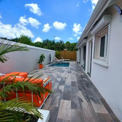 Maison neuve, 3 pièces plain pied, meublée à vendre à SAINTE ANNE (971), GUADELOUPE, piscine et clôturée