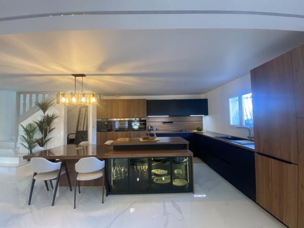 Maison
                                                                                                                                                                                                                                                                                                                        4 pièce(s)                                                                                                                                                                                                          3 chambre(s)                                                                                                                                                                                                          135  m²