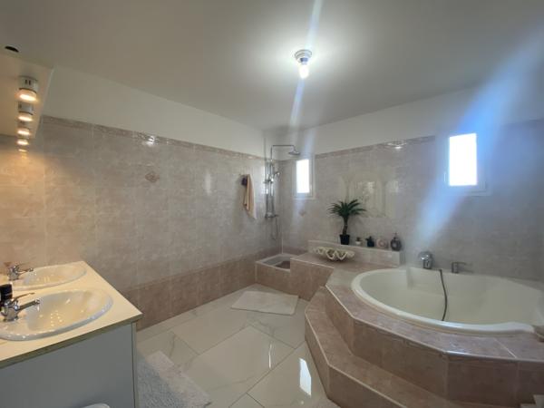 Maison
                                                                                                                                                                                                                                                                                                                        4 pièce(s)                                                                                                                                                                                                          3 chambre(s)                                                                                                                                                                                                          135  m²
