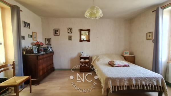 Maison de Bourg à RÉNOVER de 77 m² sur 672 m² NORT-SUR-ERDRE