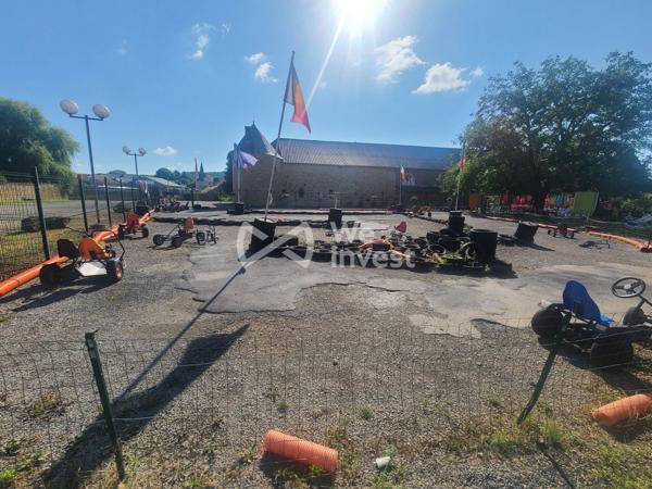 Plaine de jeux sur axe stratégique