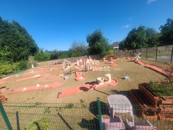 Plaine de jeux sur axe stratégique