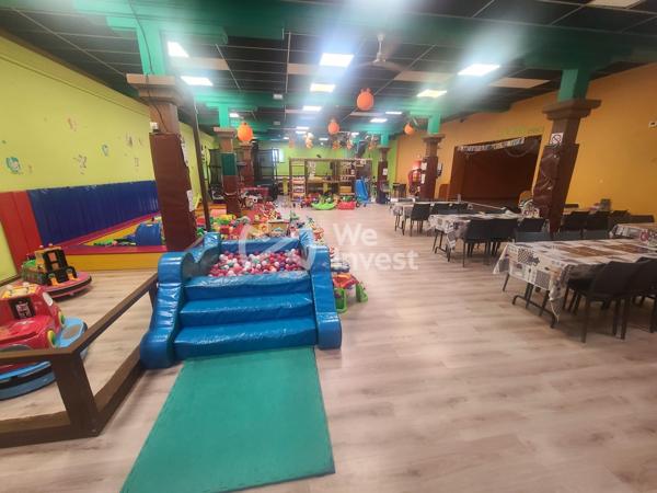 Plaine de jeux sur axe stratégique