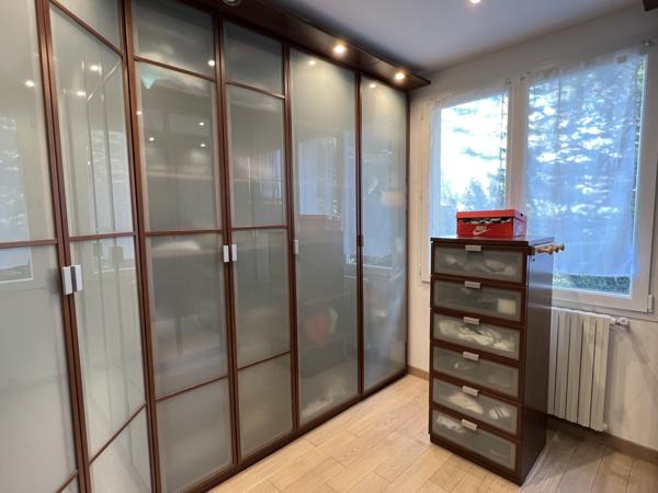 Maison spacieuse de 205m2 avec 7 chambres et Garage