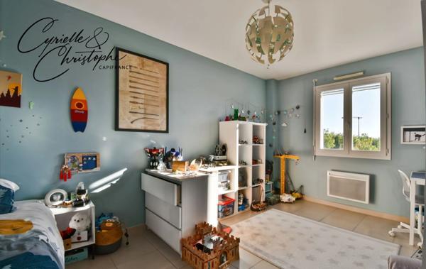 Dpt Hérault (34), à vendre à SAINT-ANDRE DE SANGONIS, villa moderne T4 de 84m² sur 300m² de terrain avec terrasse couverte par une pergola et piscine hors-sol