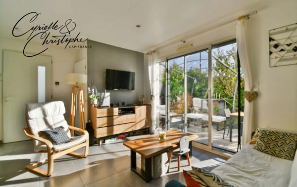 Dpt Hérault (34), à vendre à SAINT-ANDRE DE SANGONIS, villa moderne T4 de 84m² sur 300m² de terrain avec terrasse couverte par une pergola et piscine hors-sol