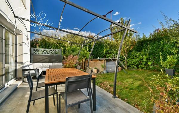 Dpt Hérault (34), à vendre à SAINT-ANDRE DE SANGONIS, villa moderne T4 de 84m² sur 300m² de terrain avec terrasse couverte par une pergola et piscine hors-sol