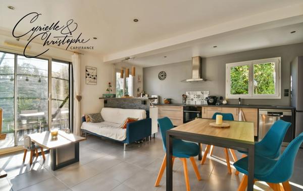 Dpt Hérault (34), à vendre à SAINT-ANDRE DE SANGONIS, villa moderne T4 de 84m² sur 300m² de terrain avec terrasse couverte par une pergola et piscine hors-sol