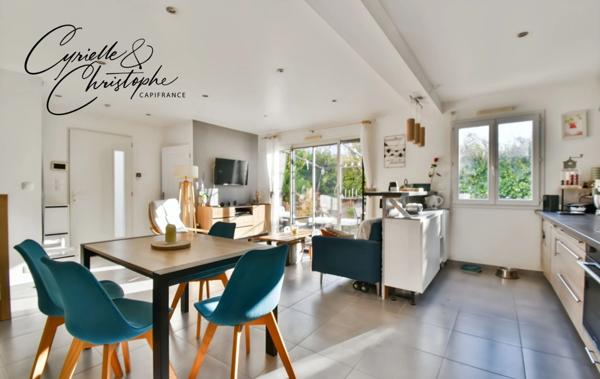 Dpt Hérault (34), à vendre à SAINT-ANDRE DE SANGONIS, villa moderne T4 de 84m² sur 300m² de terrain avec terrasse couverte par une pergola et piscine hors-sol