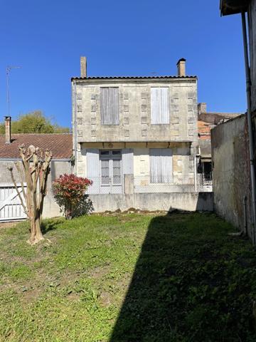 Maison de caractère à rénover : potentiel gîte ou famille