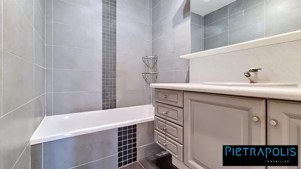 Proche Lyon 3 - T4 de 92m² avec balcon et garage