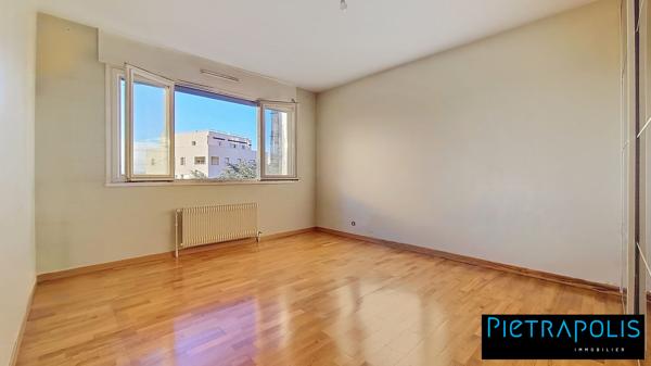 Proche Lyon 3 - T4 de 92m² avec balcon et garage