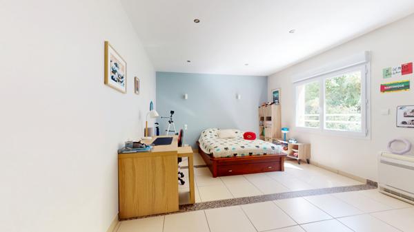 Maison familiale avec jardin et garage