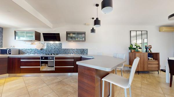 Maison familiale avec jardin et garage