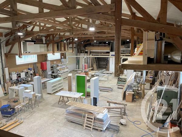 Immeuble à vendre  1556 m 2   CHAMBLY  - 60