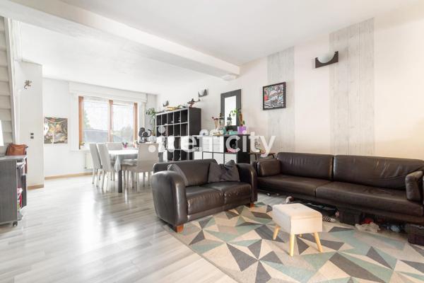 Maison
         5 pièces
        - 119 m² Exclusivité 349 000 € *