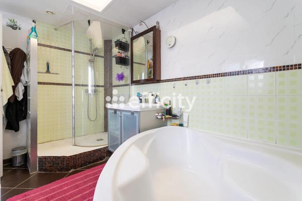 Maison
         5 pièces
        - 119 m² Exclusivité 349 000 € *