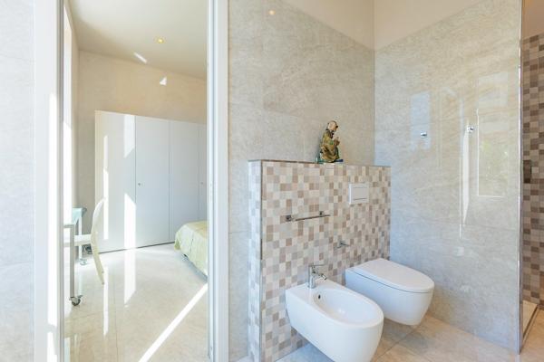 Vente Appartement de luxe Menton 5 Pièces 131 m²