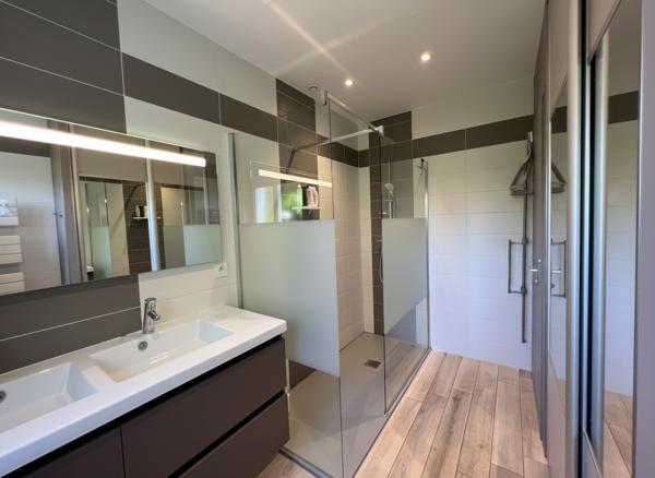 Maison
                                                                                                                                                                                                                                                                                                                        5 pièce(s)                                                                                                                                                                                                          3 chambre(s)                                                                                                                                                                                                          125  m²