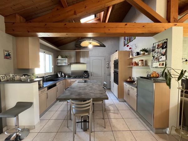 Maison
                                                                                                                                                                                                                                                                                                                        5 pièce(s)                                                                                                                                                                                                          3 chambre(s)                                                                                                                                                                                                          125  m²