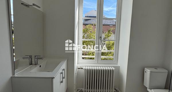 Location Appartement 3 pièces 84.17 m² - Niort 79000