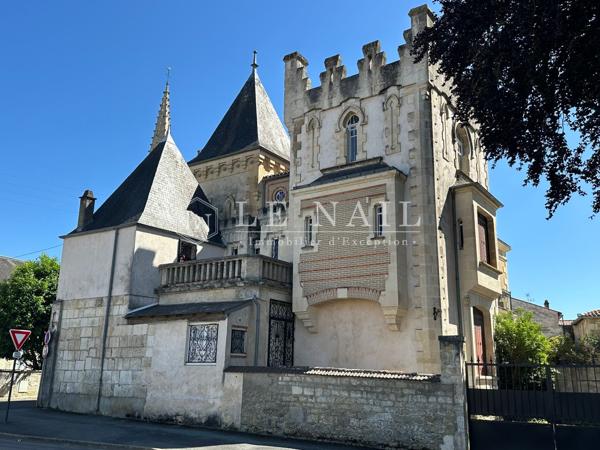 Dans le sud de la Vendée, demeure du XIXe siècle, dans le centre historique