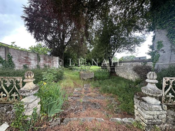 Dans le sud de la Vendée, demeure du XIXe siècle, dans le centre historique