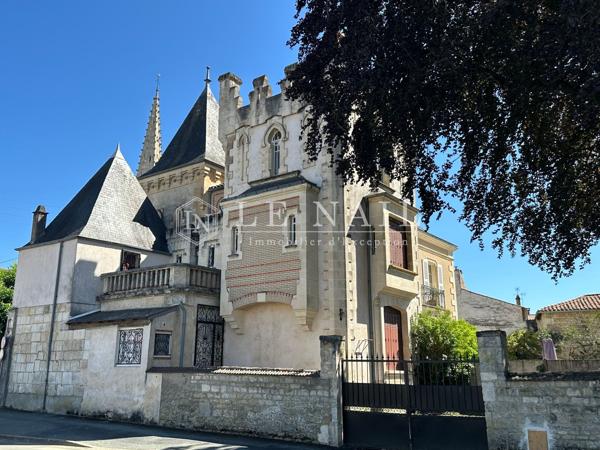 Dans le sud de la Vendée, demeure du XIXe siècle, dans le centre historique