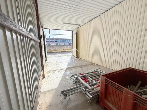 Garage 33,80 m² et voies desserte en zone artisanale à St-Affrique