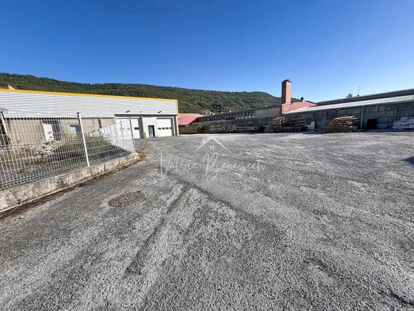 Garage 33,80 m² et voies desserte en zone artisanale à St-Affrique