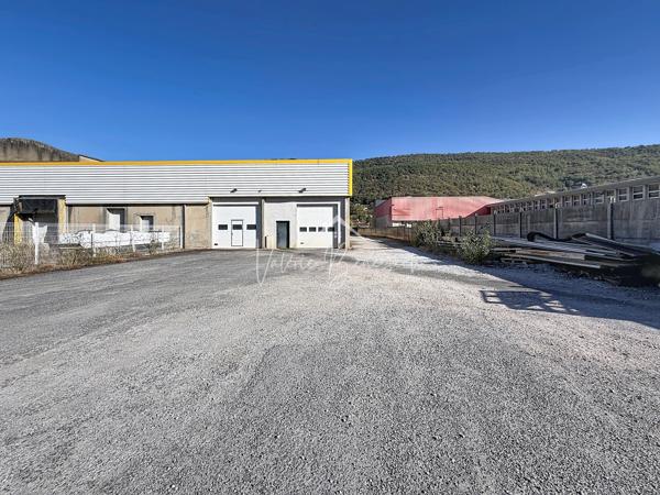 Garage 33,80 m² et voies desserte en zone artisanale à St-Affrique