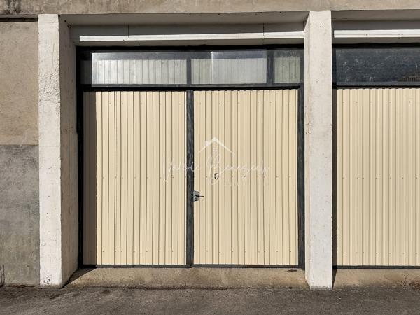 Garage 33,80 m² et voies desserte en zone artisanale à St-Affrique