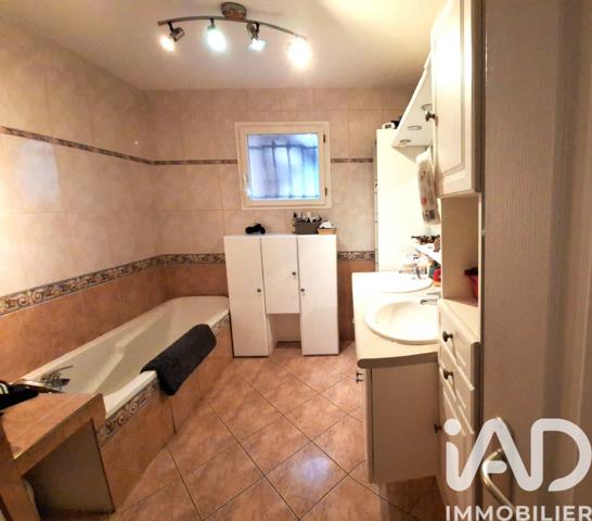 Maison à vendre 7 pièces 145 m² Saint-Ciers-sur-Gironde