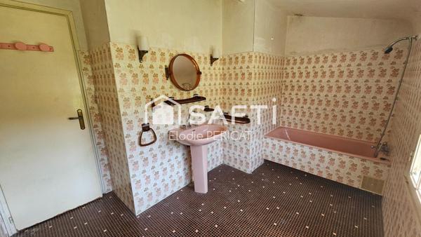 Maison spacieuse à rénover,vie plain pied possible