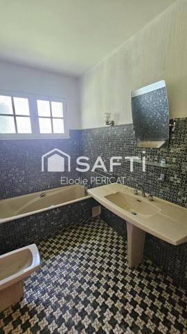 Maison spacieuse à rénover,vie plain pied possible