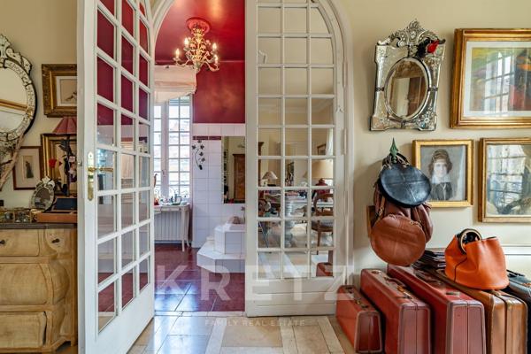 Nîmes – Écusson / Préfecture – Appartement bourgeois 280 m² avec ascenseur, garage et caves.