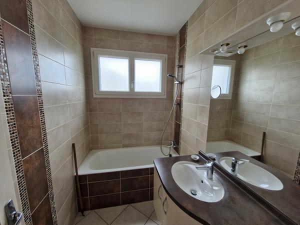 MAISON 3 CHAMBRES - GARAGE - TERRAIN