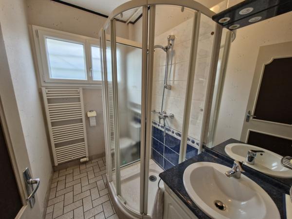 MAISON 3 CHAMBRES - GARAGE - TERRAIN