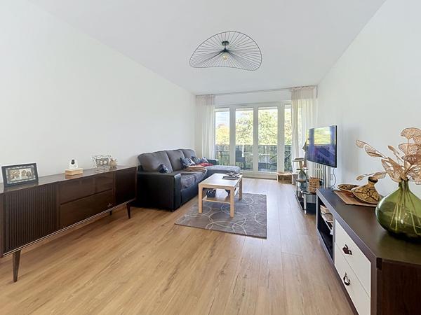 Appartement Longeville Les Metz 5 pièce(s) 89m2 - 3 chambres - balcon - cave - stationnement