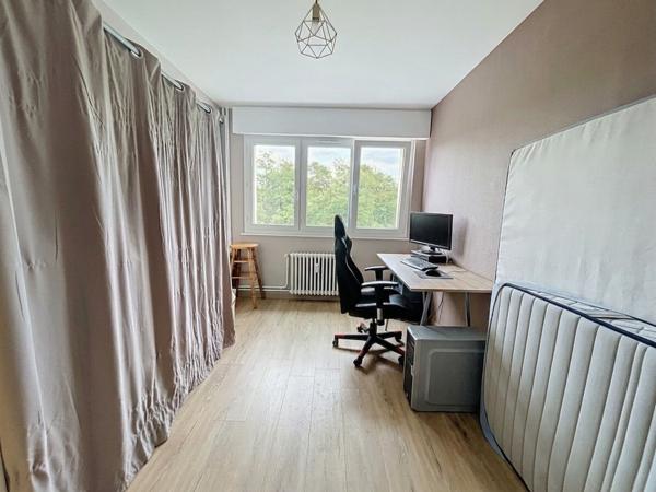 Appartement Longeville Les Metz 5 pièce(s) 89m2 - 3 chambres - balcon - cave - stationnement
